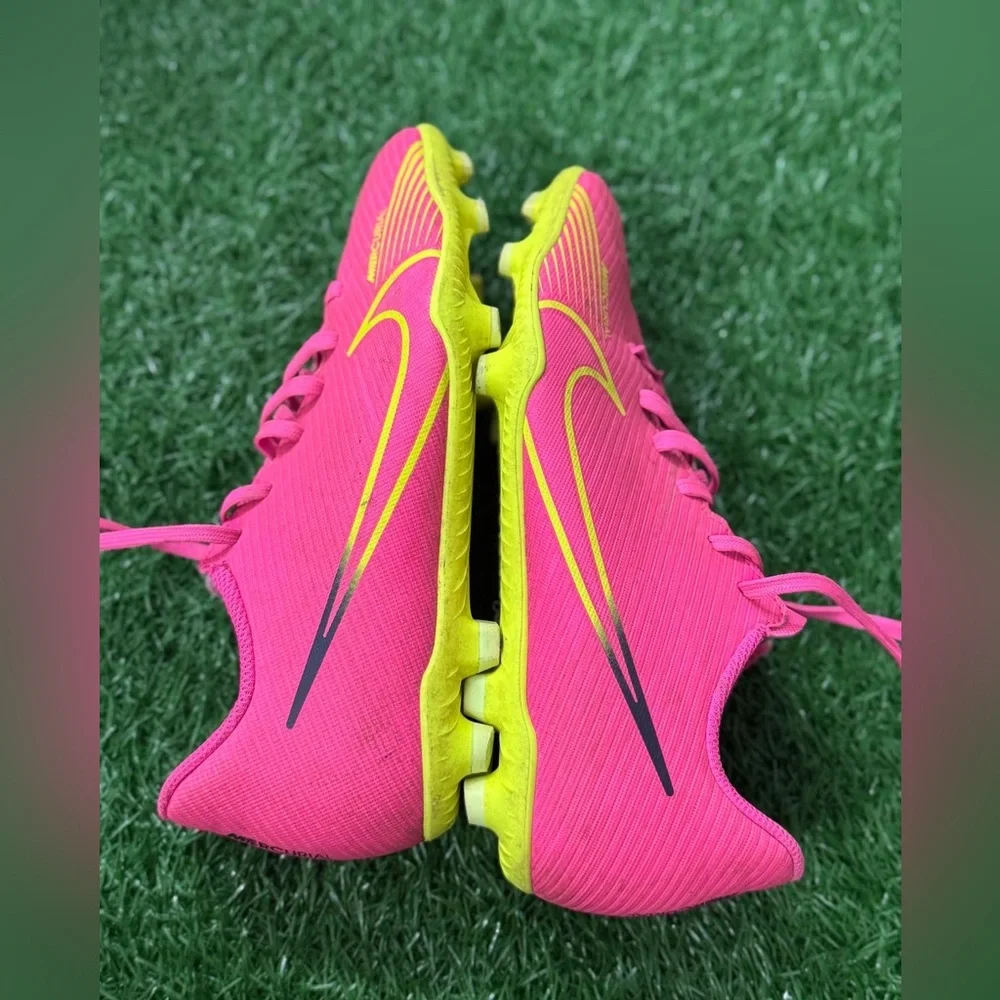 Nike Kid's‎ Pink and Green Athletic Shoes Size 4Y